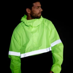 BTWIN PONCHO PLUIE VISIBILITE JOUR NUIT 560 NOIR JAUNE FLUO -Outdoor Série Magasin poncho pluie visibilite jour nuit 560 noir jaune fluo 9